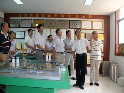 2012.7.28日山東天意兩項科技成果鑒定順利通過，北京領(lǐng)導(dǎo)專家，到我公司參觀指導(dǎo)