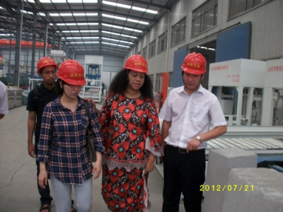 2012.7.21日坦桑尼亞總統(tǒng)夫人來我公司參觀指導(dǎo)、洽談合作