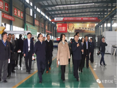 濟寧市委常委、組織部部長孔凡萍帶領(lǐng)全市“兩新”組織黨建工作現(xiàn)場觀摩團蒞臨天意機械調(diào)研指導
