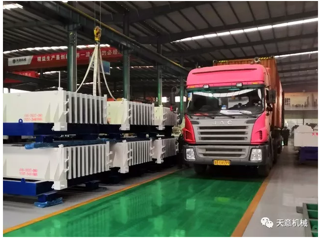 天意機械為柬埔寨客戶加工生產(chǎn)年產(chǎn)80萬平方輕質(zhì)墻板生產(chǎn)線成功裝車啟運！