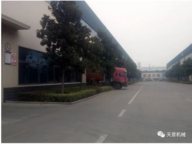 天意機械為柬埔寨客戶加工生產(chǎn)年產(chǎn)80萬平方輕質(zhì)墻板生產(chǎn)線成功裝車啟運！