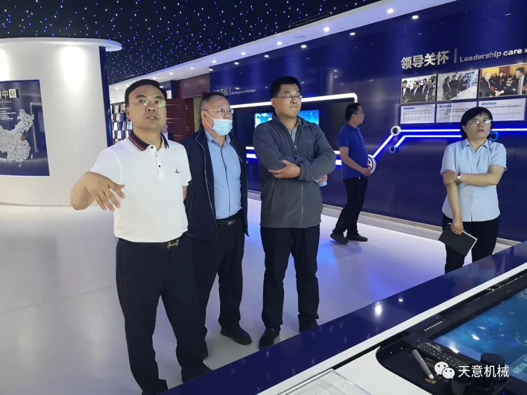 哈爾濱工業(yè)大學(xué)張教授、于教授蒞臨天意機(jī)械就智能焊接技術(shù)進(jìn)行交流指導(dǎo)