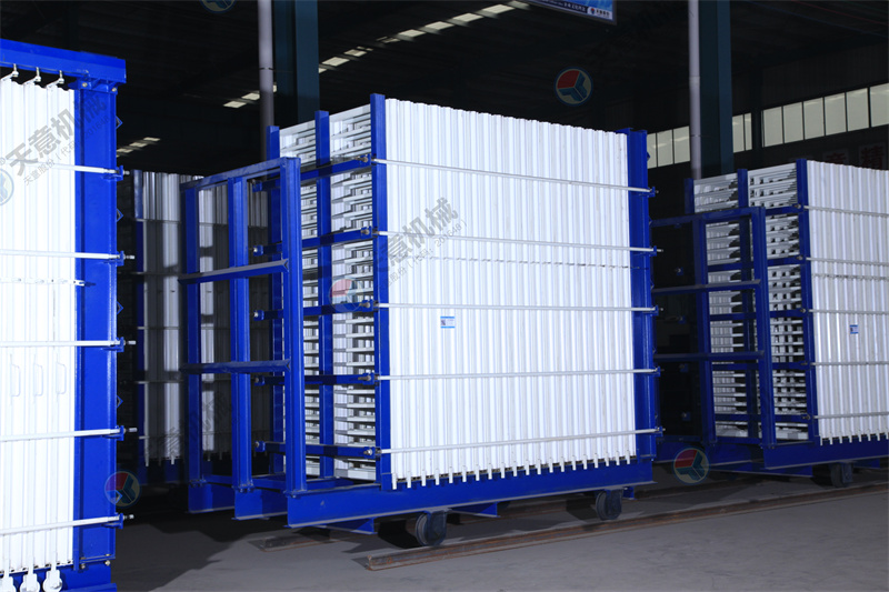 一次成型40塊板的復(fù)合墻板機(jī)，究竟有多好？