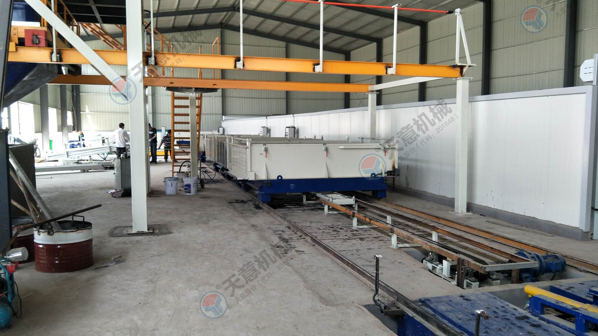 輕質(zhì)隔墻板設(shè)備自動化程度高，產(chǎn)量大